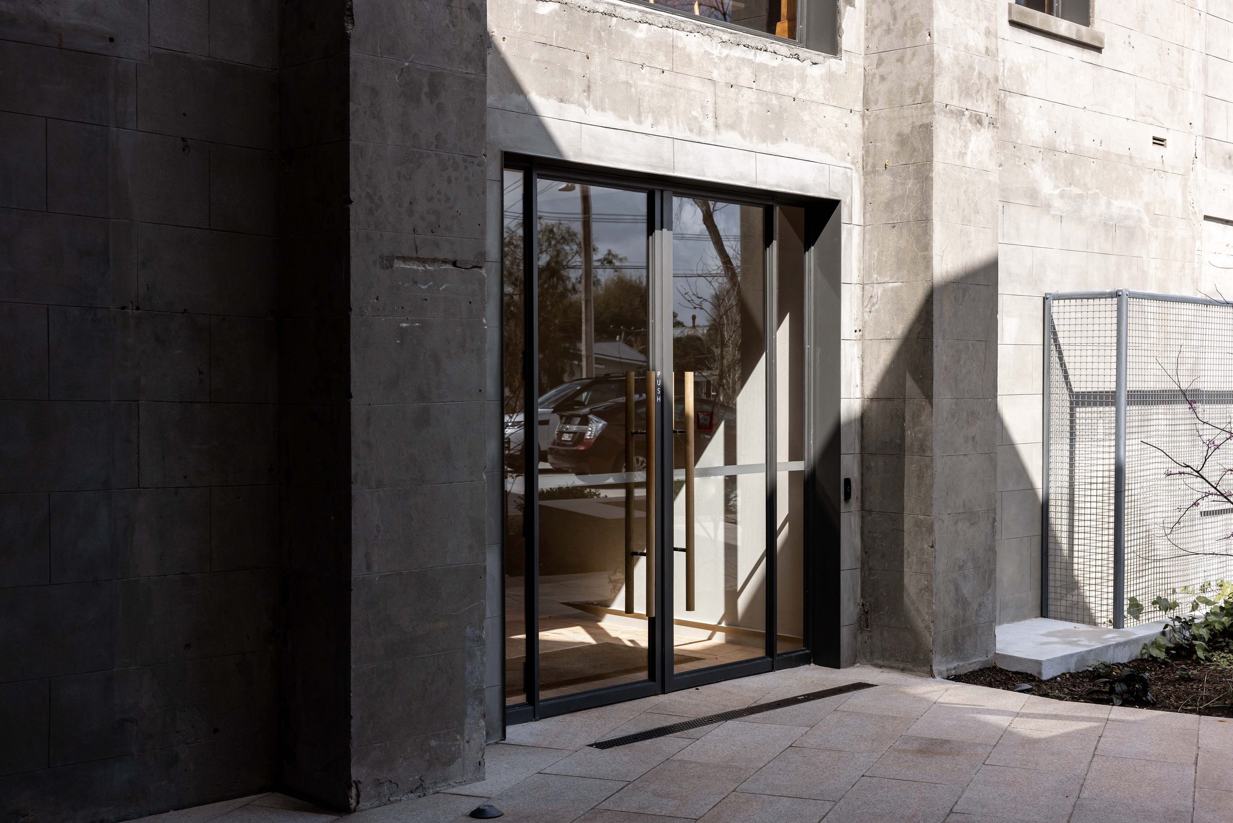 Detail — jamb to stone wall transition